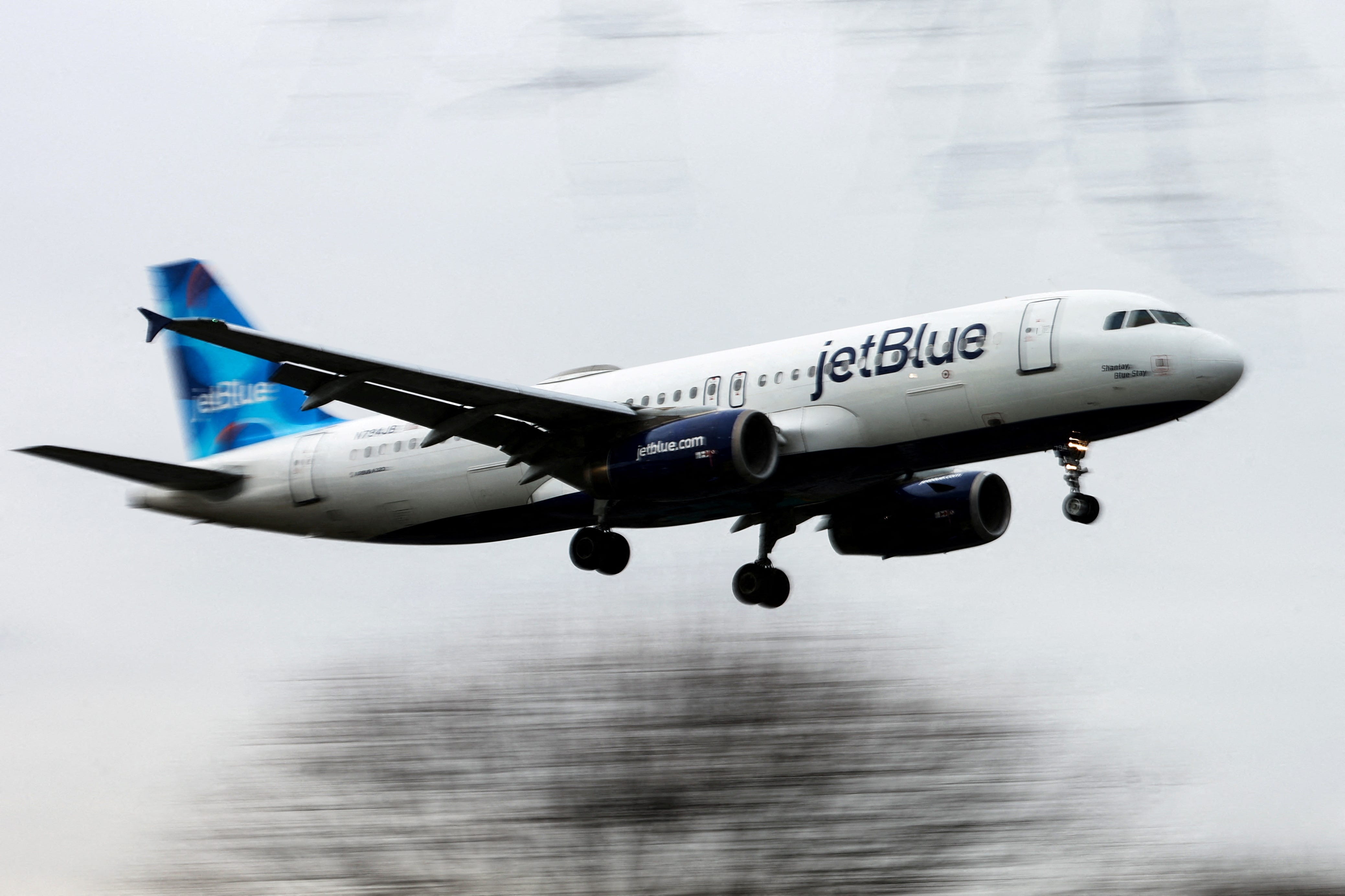 A JetBlue Airways jet comes in for a landing in 2023 at Laguardia Airport in New York City.