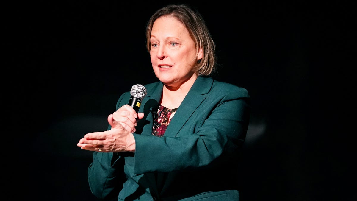 „Ungebildeter Schakal“: Facebook-Post von Staatsanwältin Connie Pillich ...