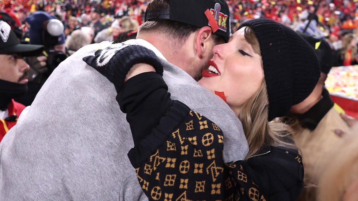 Travis Kelce shows pride for Taylor Swift buying masters: 'It's finally ...