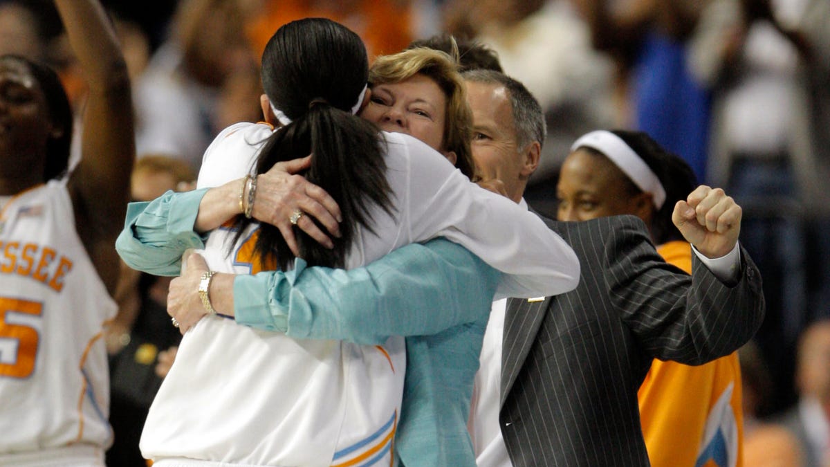 Candace Parker, Peyton Manning among group that placed WNBA bid for ...