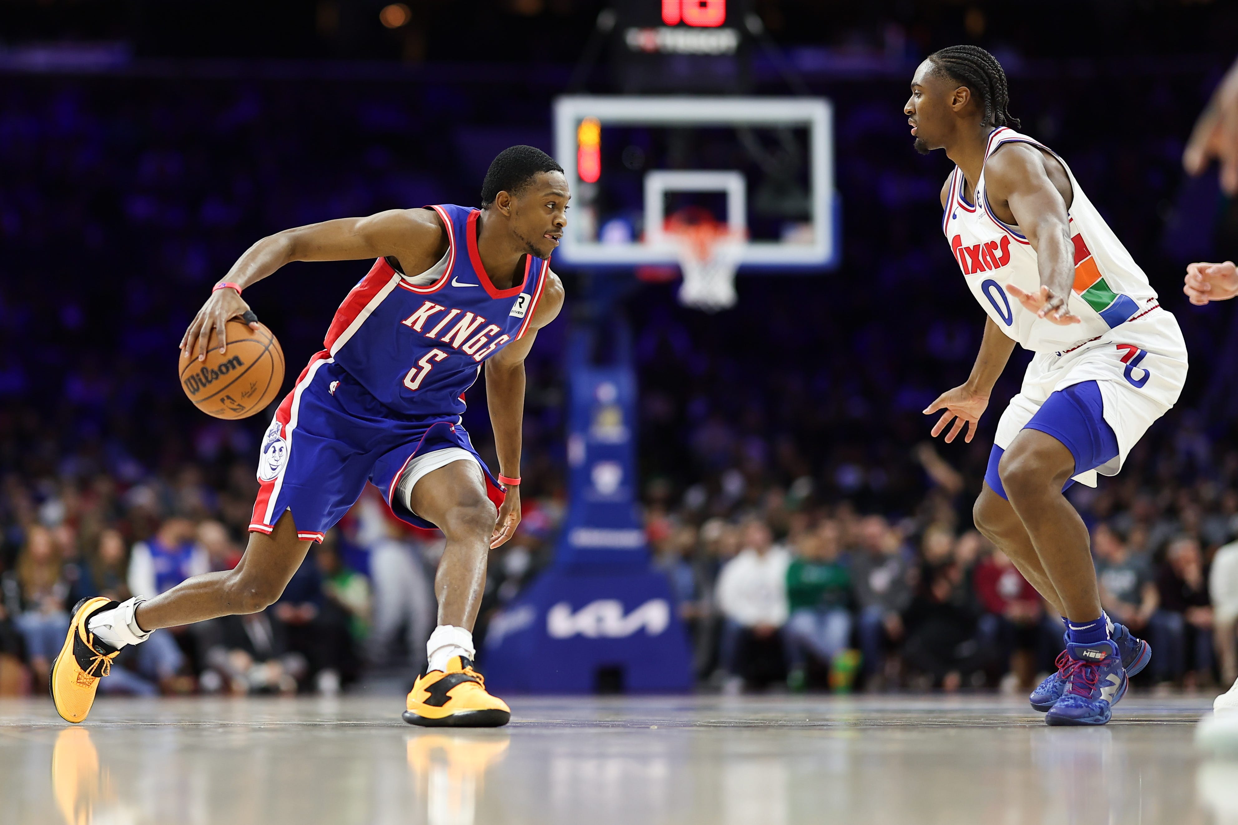 Kings guard De'Aaron Fox (5) controls the ball in front of 76ers guard Tyrese Maxey (0) during the second quarter at Wells Fargo Center.