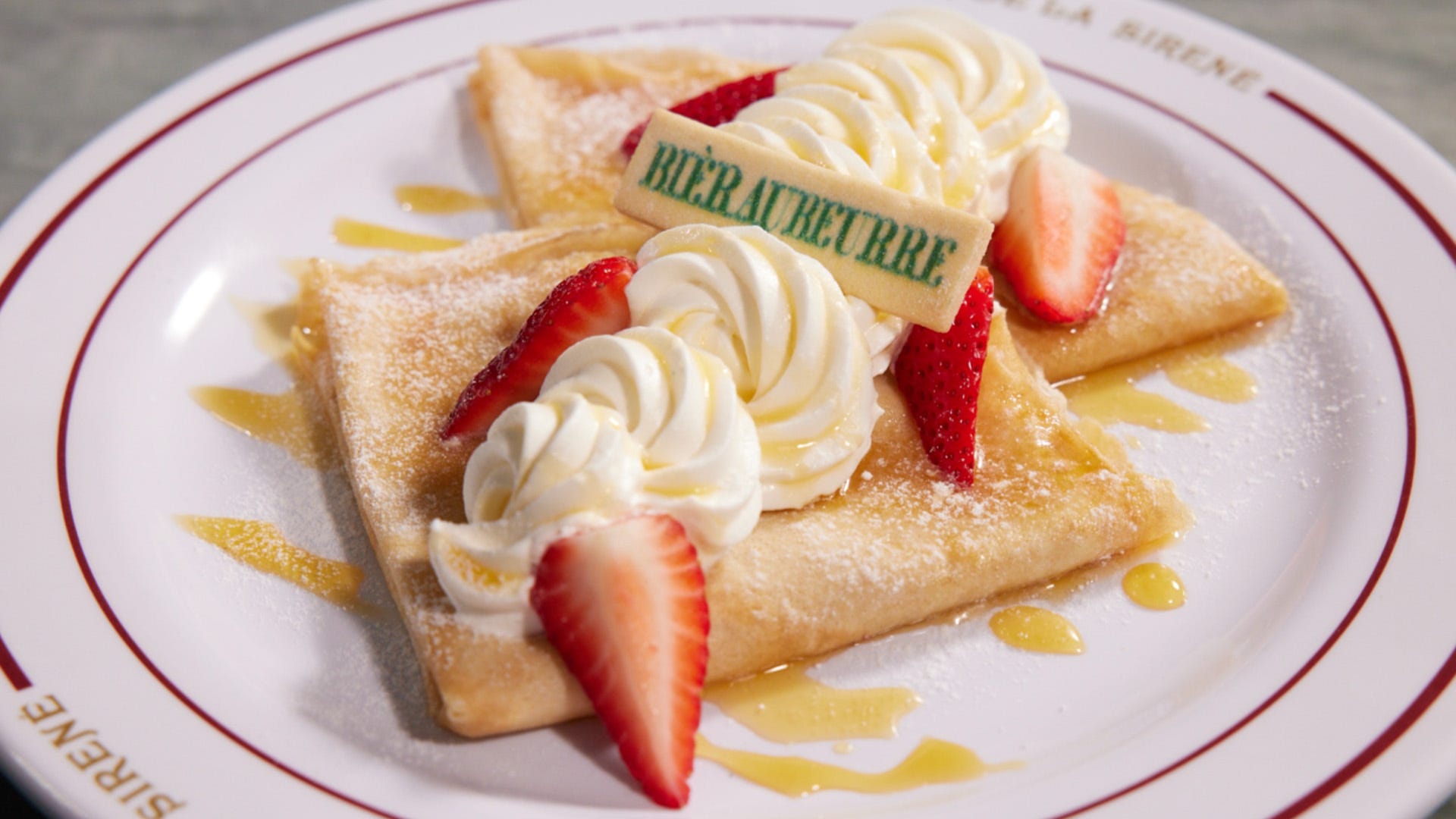 The newest version of Butterbeer is Bièraubeurre Crepe at Café L'air De La Sirène.