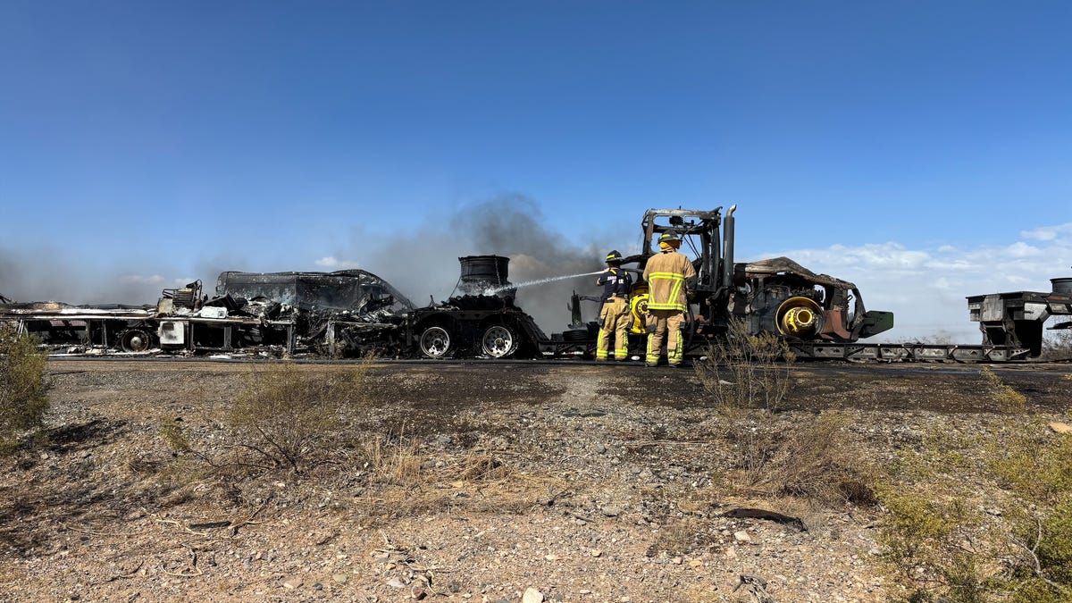Freeway reopens west of Phoenix after horrific crash killed 4 Freeway reopens west of Phoenix after horrific crash killed 4