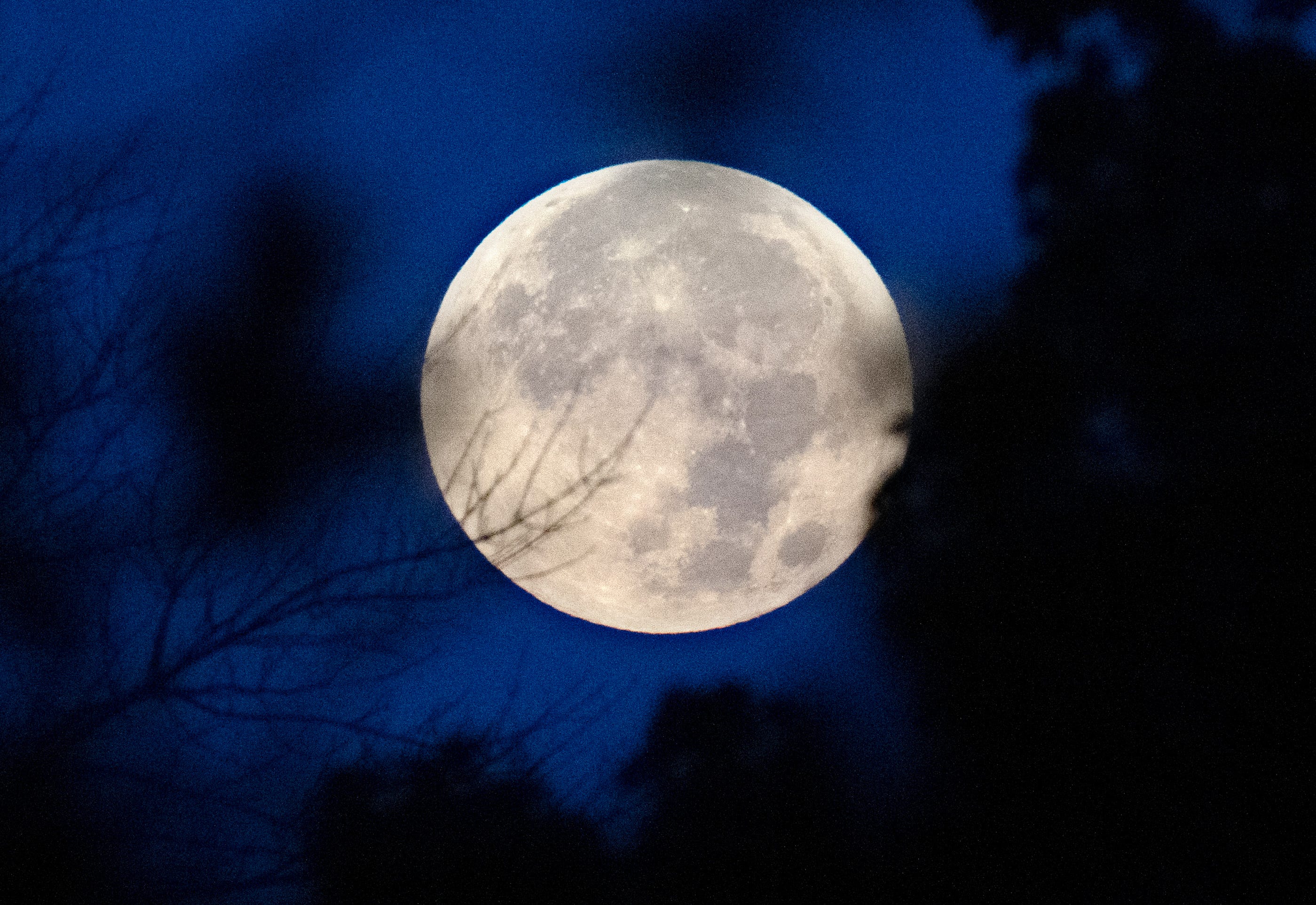 October's full moon will be 'largest and brightest' of 2025. What to know in Wisconsin
