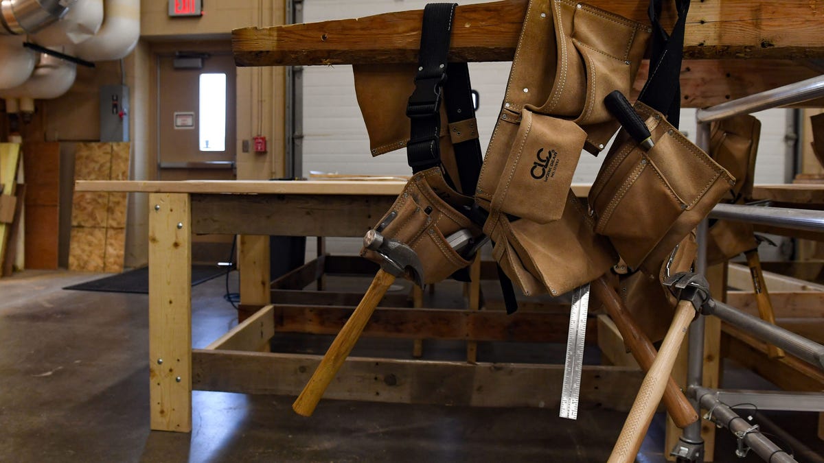 Watch as Jenna Phipps, Nick, replace windows in renovated PNW house Watch as Jenna Phipps, Nick, replace windows in renovated PNW house