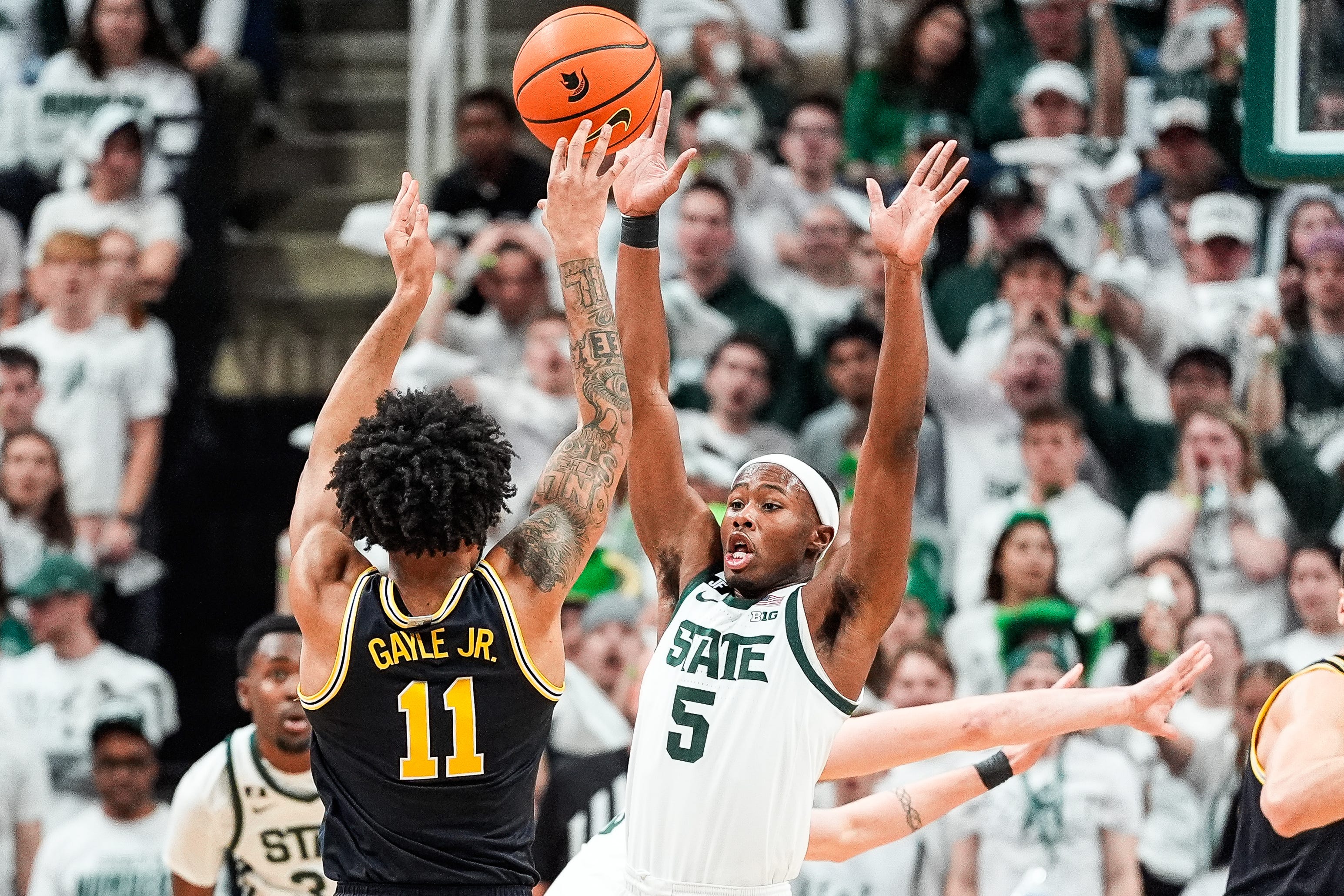 Michigan basketball eyes ‘hard-nosed, physical’ battle at MSU: Prediction, preview