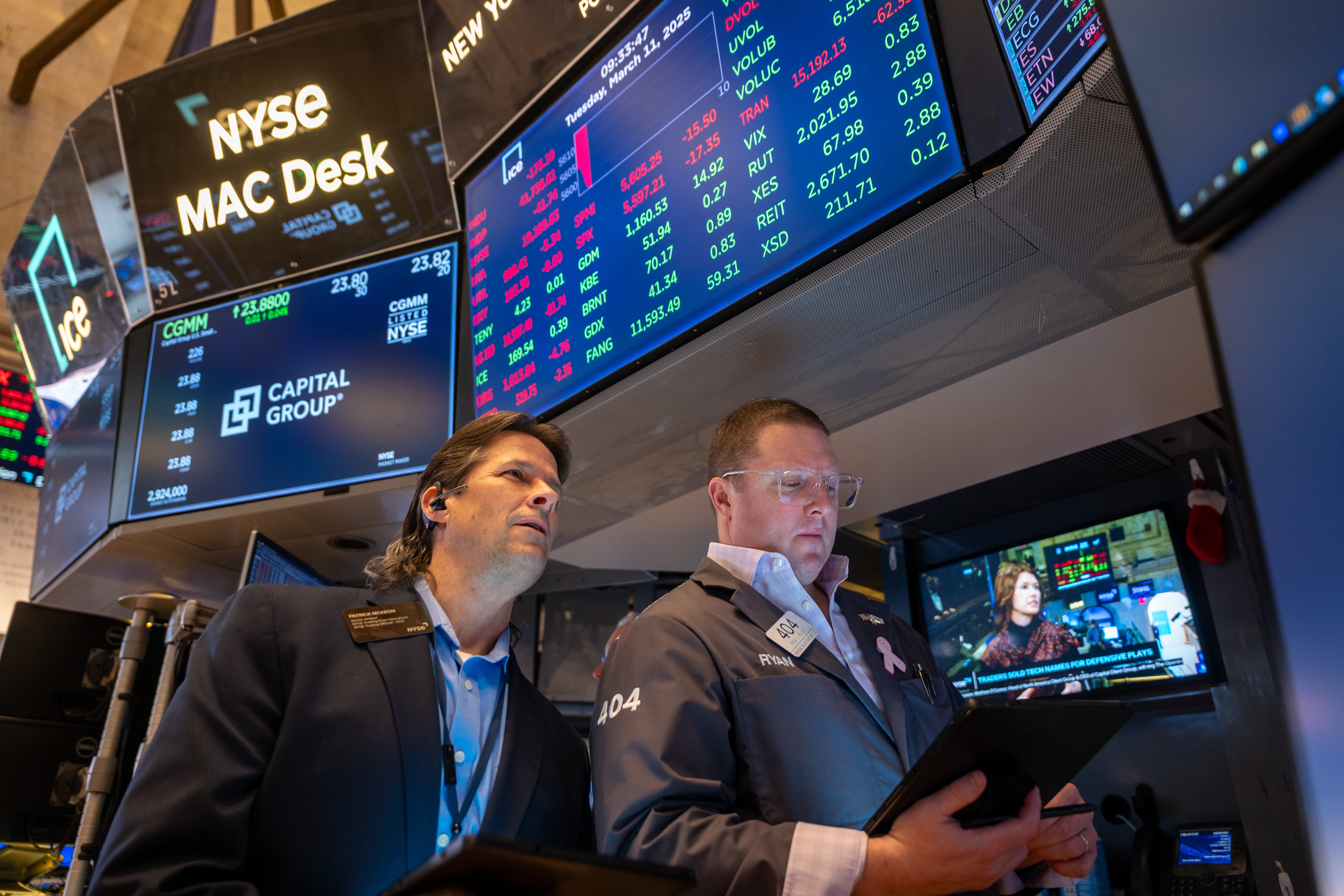 NEW YORK, NEW YORK - MARCH 11: Traders work on the floor of the New York Stock Exchange (NYSE) on March 11, 2025 in New York City. Following the worst day for the markets this year, the Dow was down nearly 500 points in morning trading. (Photo by Spencer Platt/Getty Images)