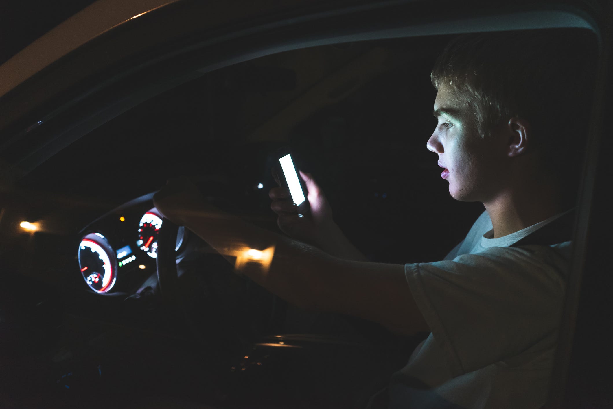 Is it illegal to be on your phone while at a red light in Florida?