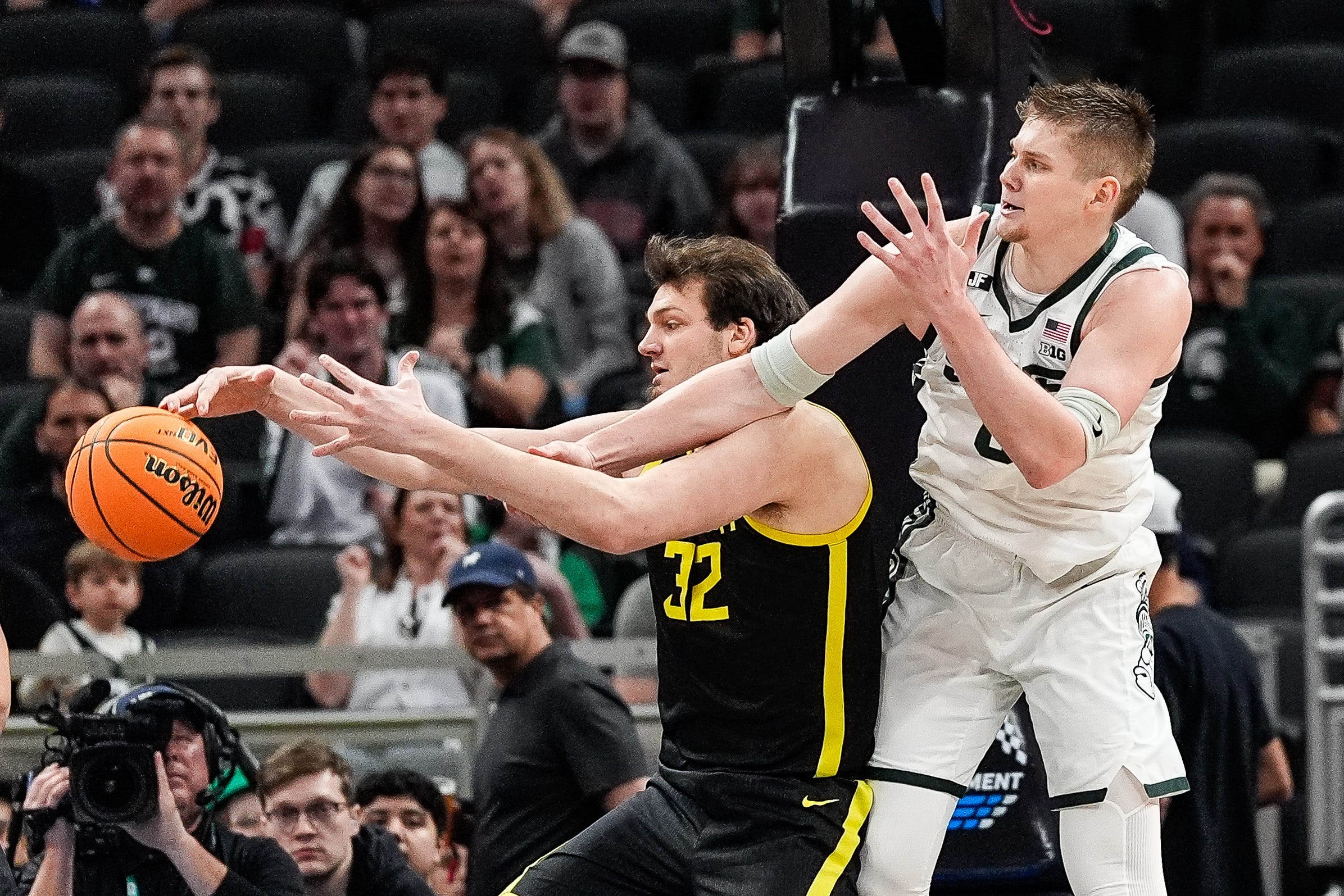 Michigan State Takes on Oregon in Big Ten Tournament Quarterfinals: Live Updates & Highlights