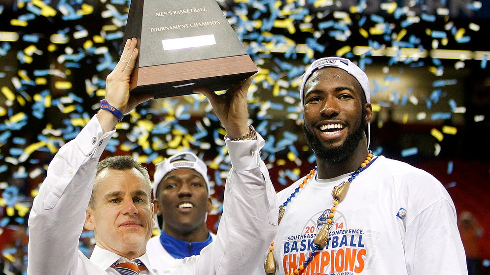 Florida Gators warming up before the match