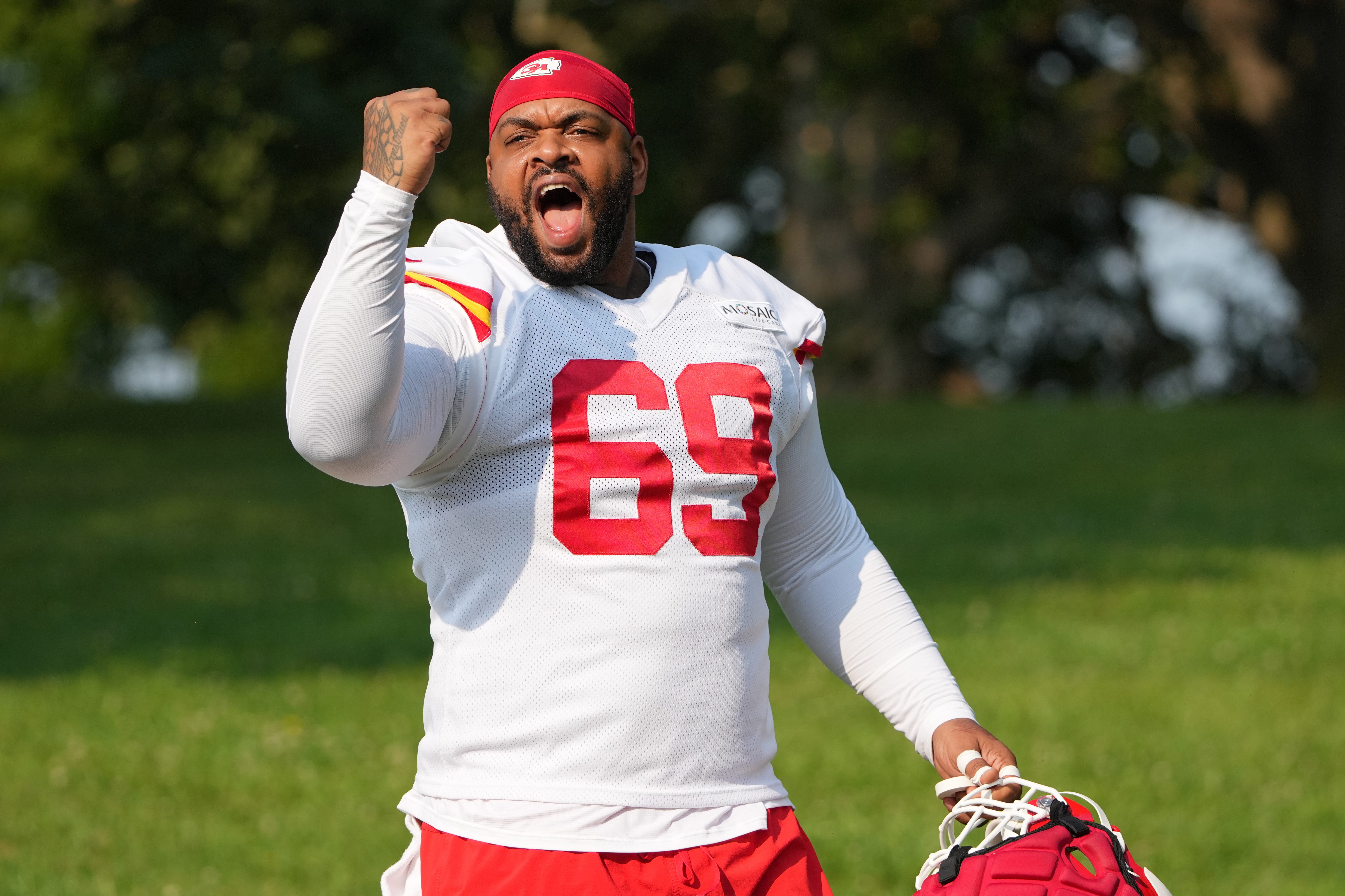 Chiefs re-sign veteran DL, Super Bowl LVIII hero Mike Pennel  chiefswire.usatoday.com