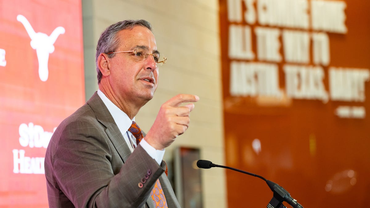 Why Texas football AD Chris Del Conte doesn't want to move Ohio State game to Sunday
