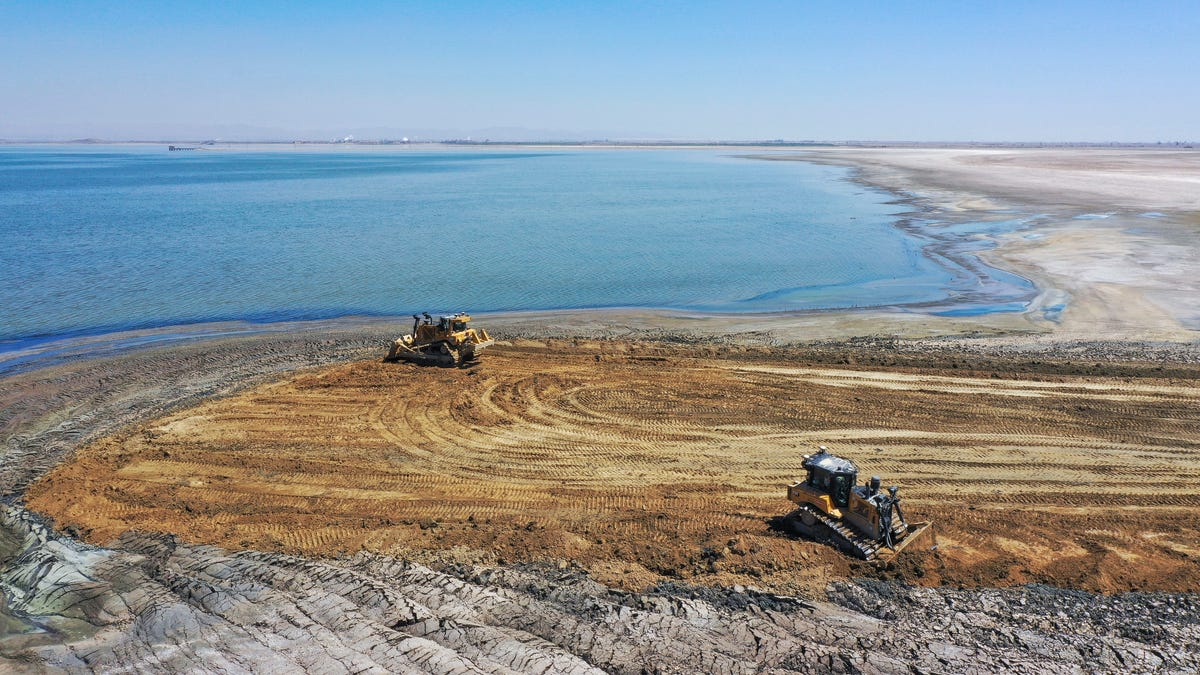 Sink or swim time for Salton Sea? Momentum builds for pricey lake restoration