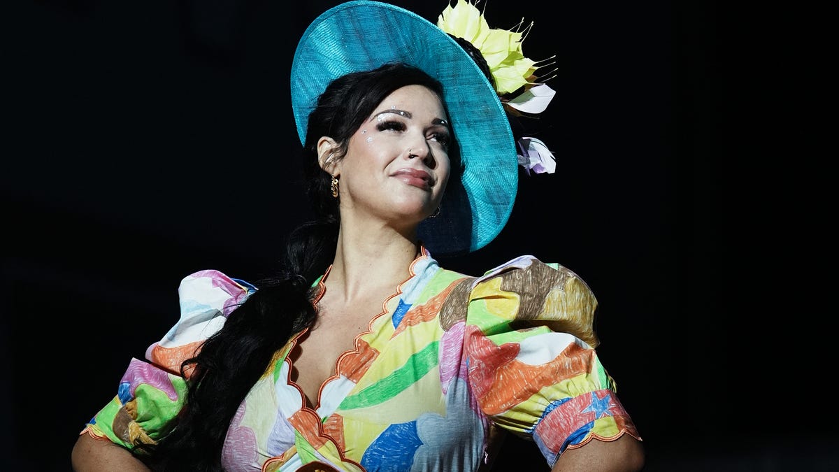 Kentucky Derby outfits for men, women at Dillard’s Spring Fashion Show Kentucky Derby outfits for men, women at Dillard’s Spring Fashion Show