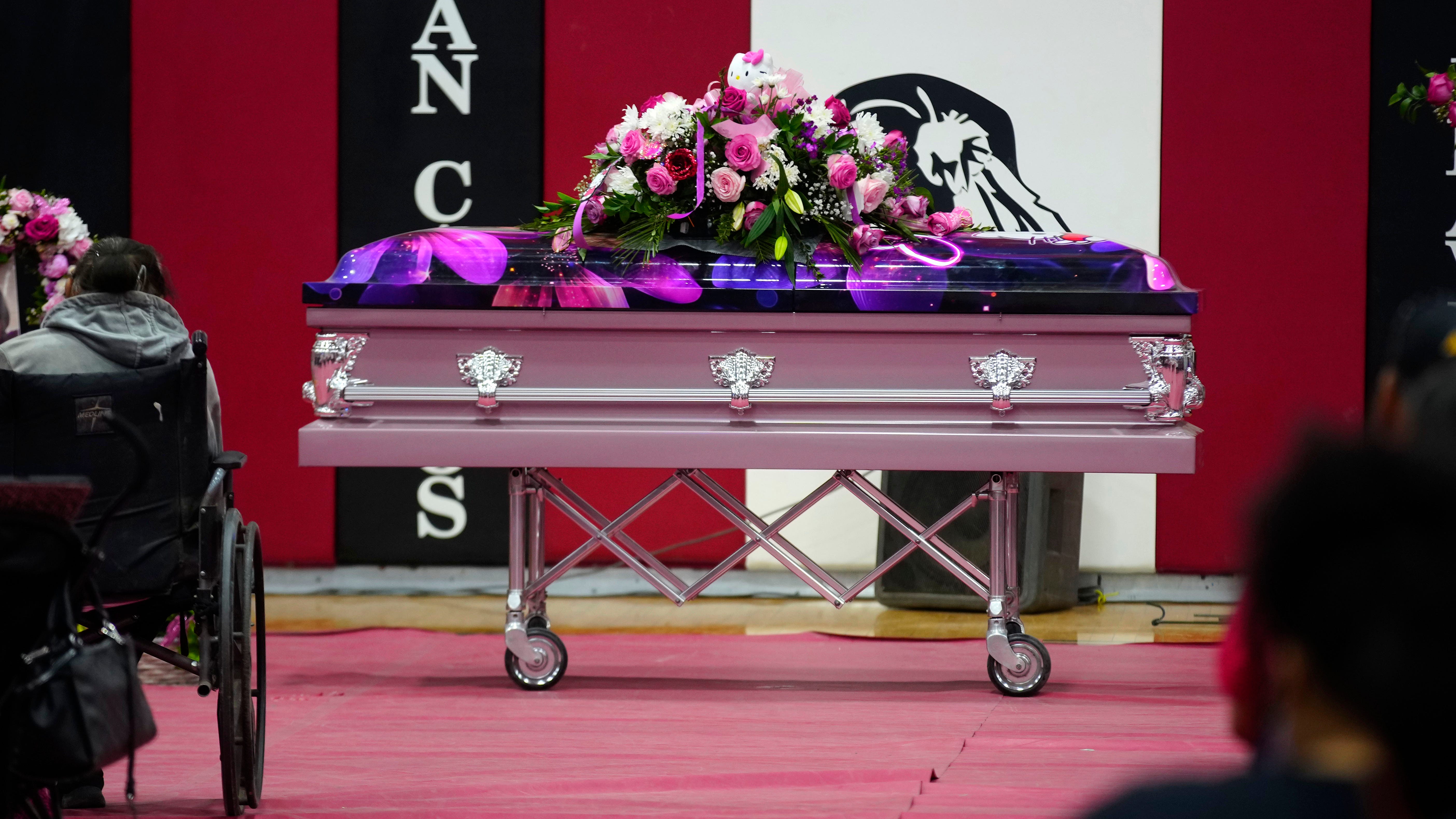 Community comes together for Emily Pike's memorial in San Carlos