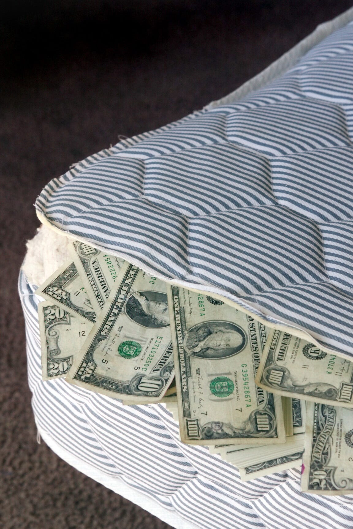 Illustration on poor savings methods.