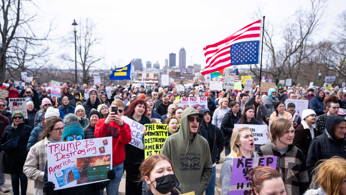 How do you safely participate in a protest in Iowa? Here's what to know ...