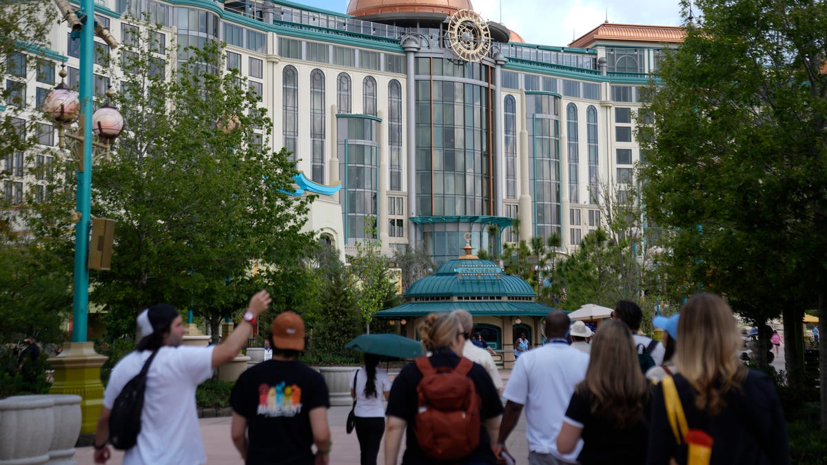 Universal Helios Grand Hotel has its own exclusive entrance to Universal Epic Universe, at the back of Celestial Park.
