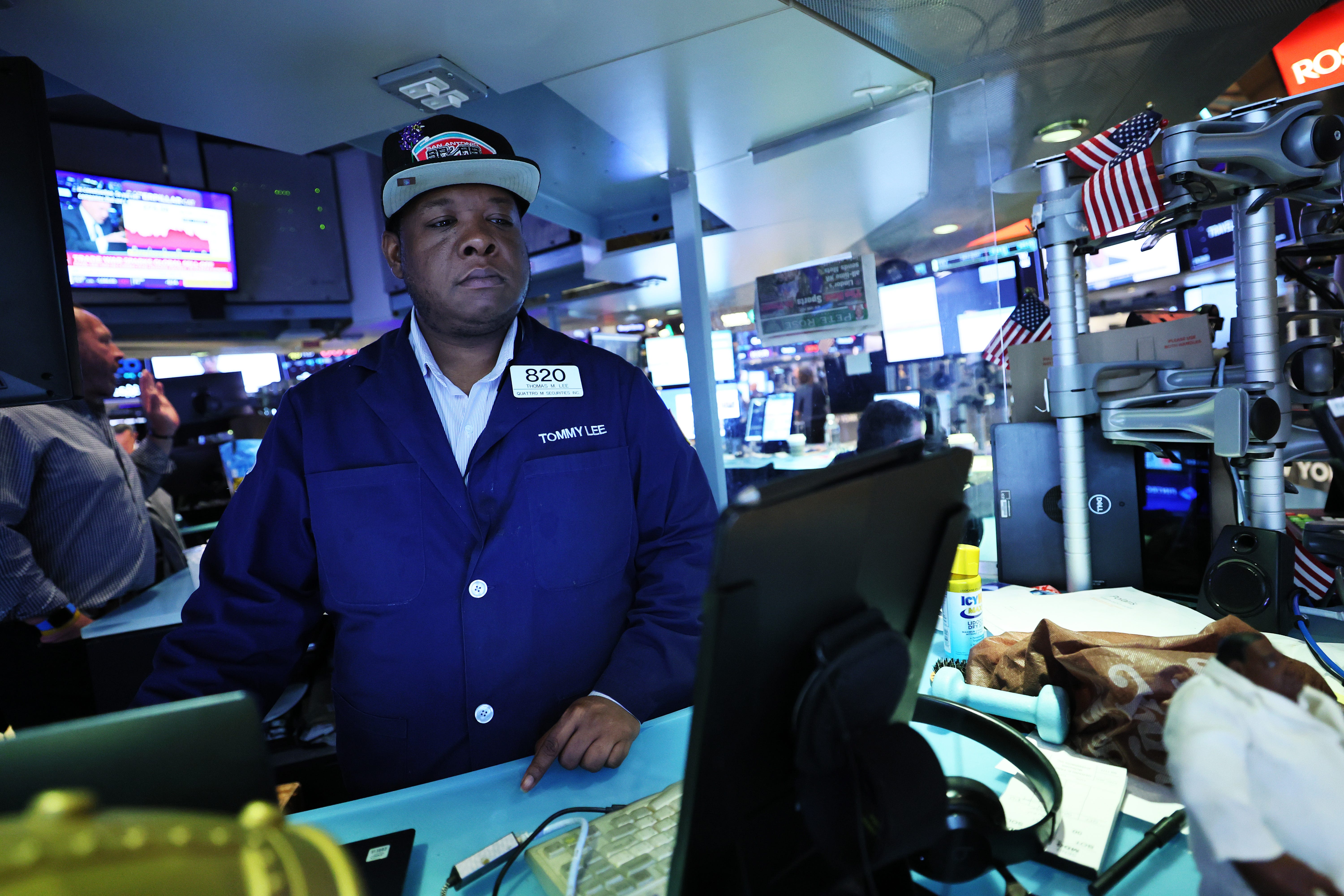 NEW YORK, NEW YORK - APRIL 07: Traders work on the floor of the New York Stock Exchange during morning trading on April 07, 2025 in New York City. All three major stock indexes dipped again at the opening of the stock market for the third straight day with the Dow Jones dropping over 1000 points and the S & P 500 nearing bear market territory amid U.S. President Donald Trump's sweeping new tariffs and other countries' retaliations. (Photo by Michael M.   Santiago/Getty Images)