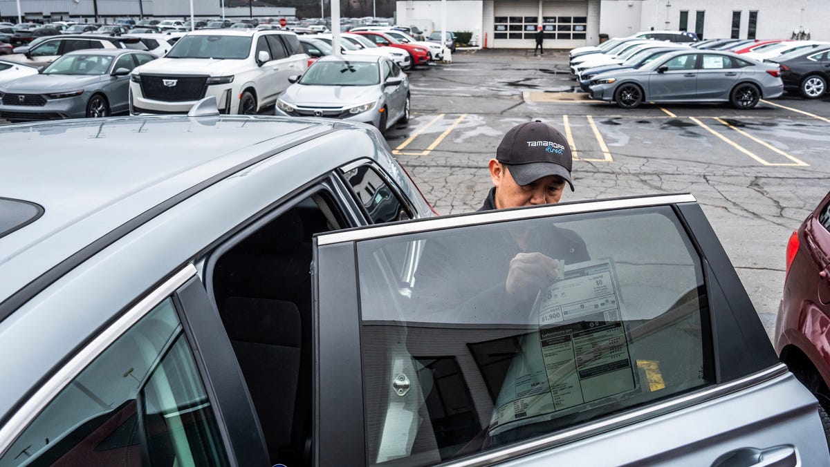 Car-buying frenzy ahead of tariffs continues, pushing prices higher Car-buying frenzy ahead of tariffs continues, pushing prices higher