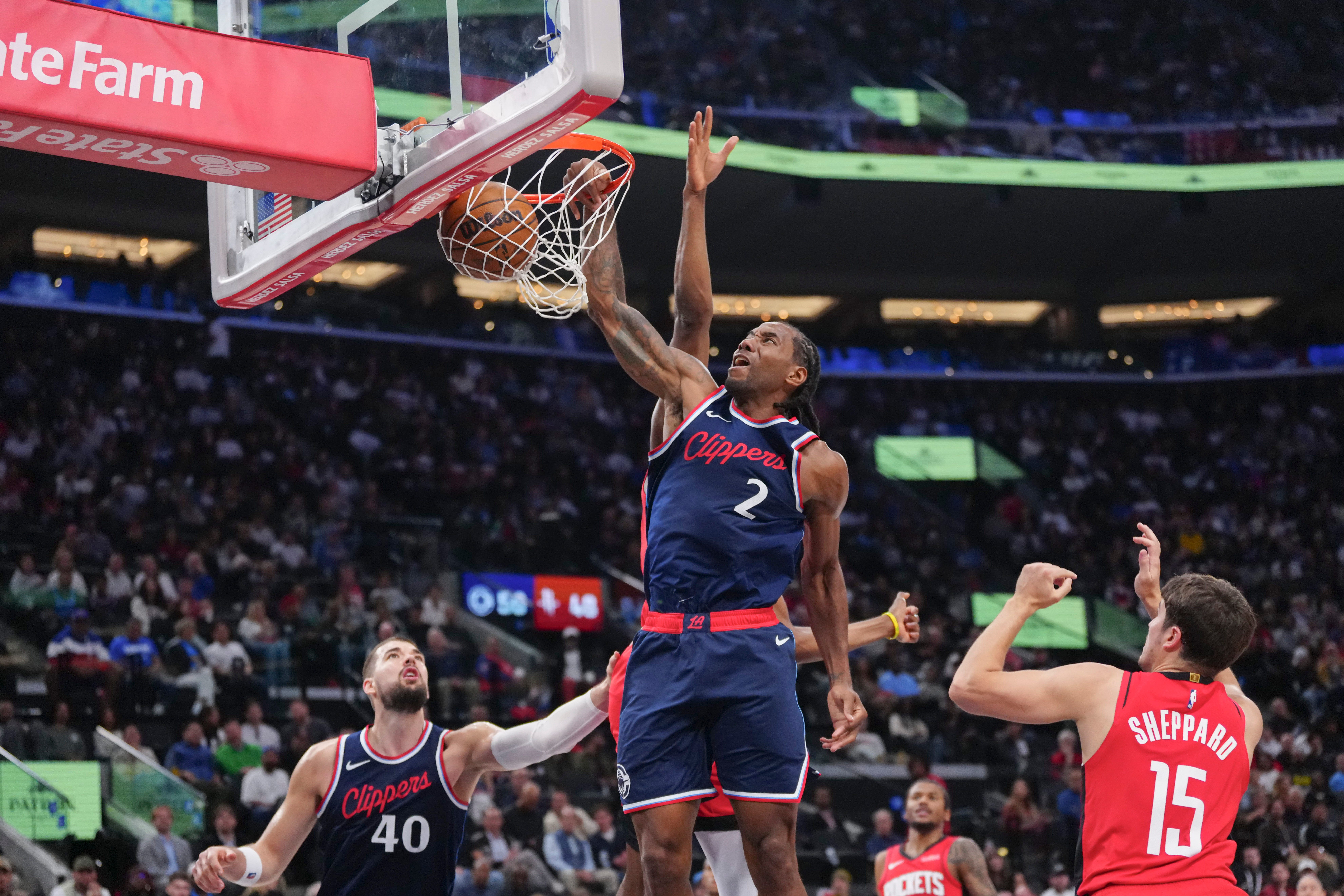 Los Angeles Clippers guard Kawhi Leonard (2) dunks against the Houston Rockets at Intuit Dome.