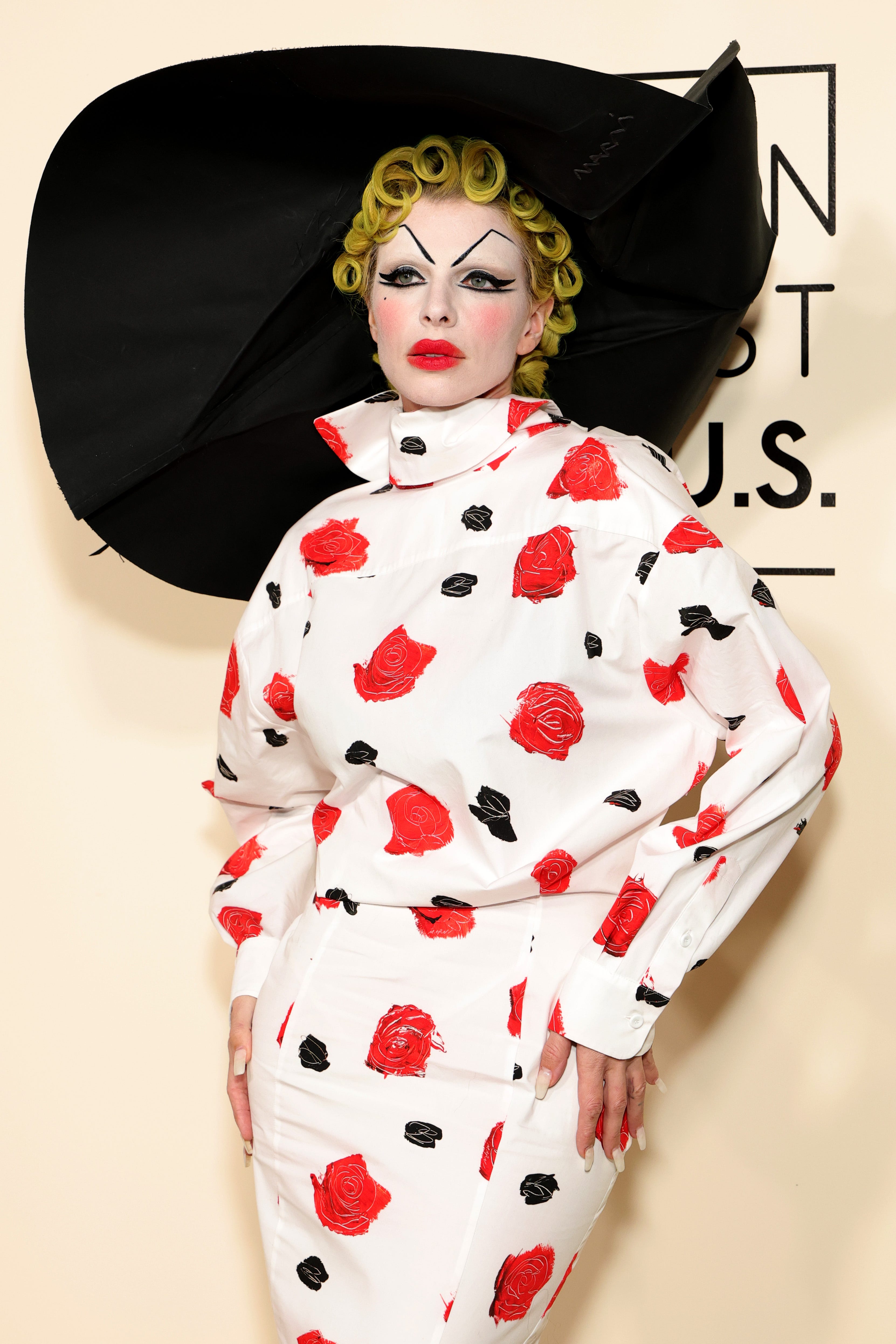 WEST HOLLYWOOD, CALIFORNIA - APRIL 08: Julia Fox attends the Fashion Trust U.S. Awards 2025 at The Lot at Formosa on April 08, 2025 in West Hollywood, California. (Photo by Monica Schipper/Getty Images)