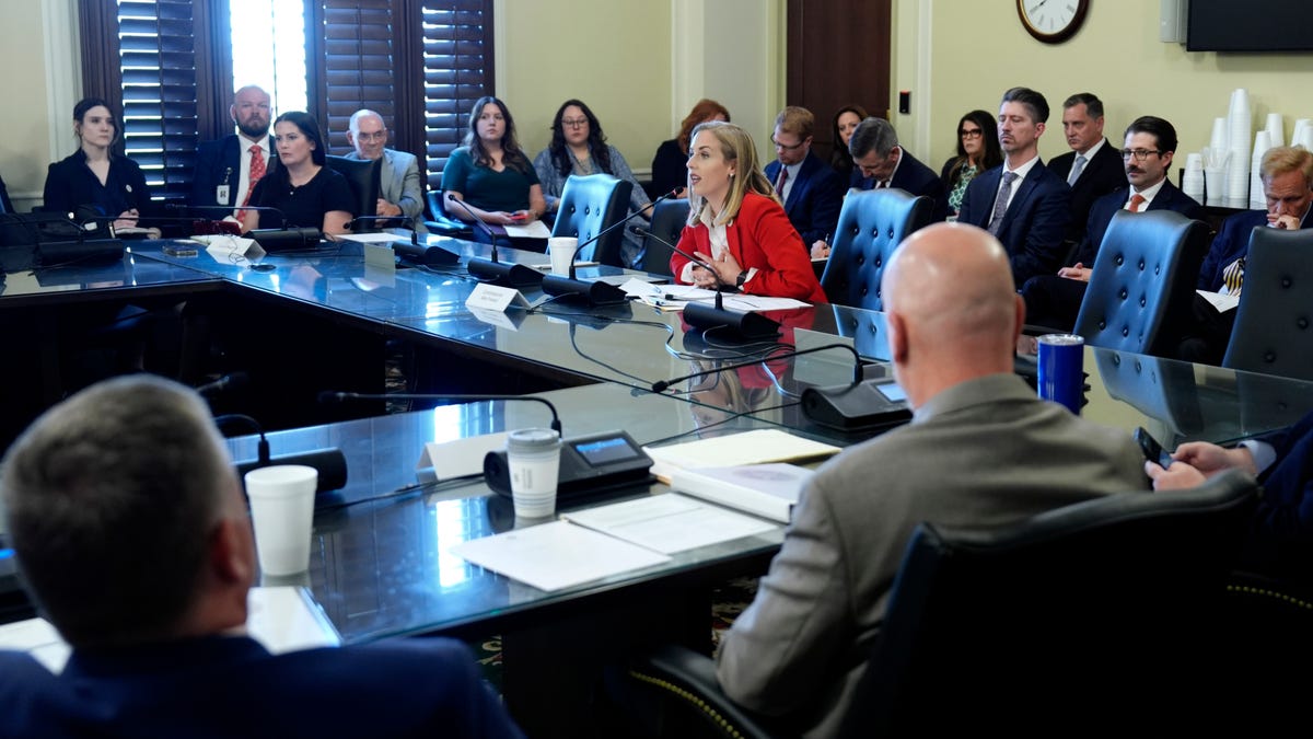 Oklahoma mental health agency leaders threatened worker, report says Oklahoma mental health agency leaders threatened worker, report says