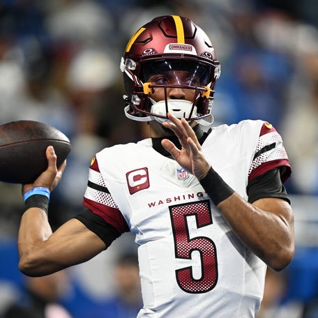 Washington Commanders quarterback Jayden Daniels (5) warms up prior to the game against Detroit Lions in a 2025 NFC divisional round game at Ford Field.