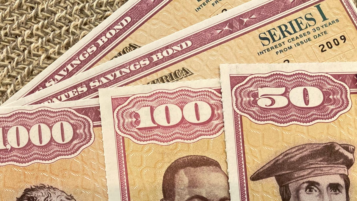 Sparer, die inflationsbereinigte Sparbriefe gekauft haben ...