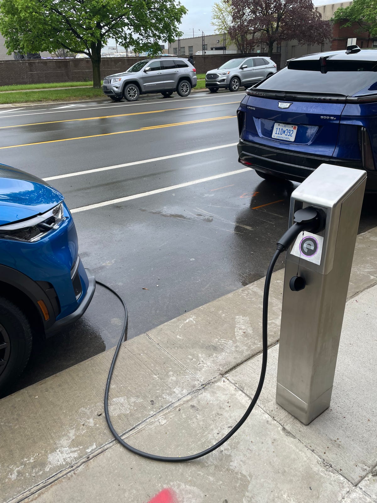 Detroit gets building-powered EV chargers Detroit gets building-powered EV chargers