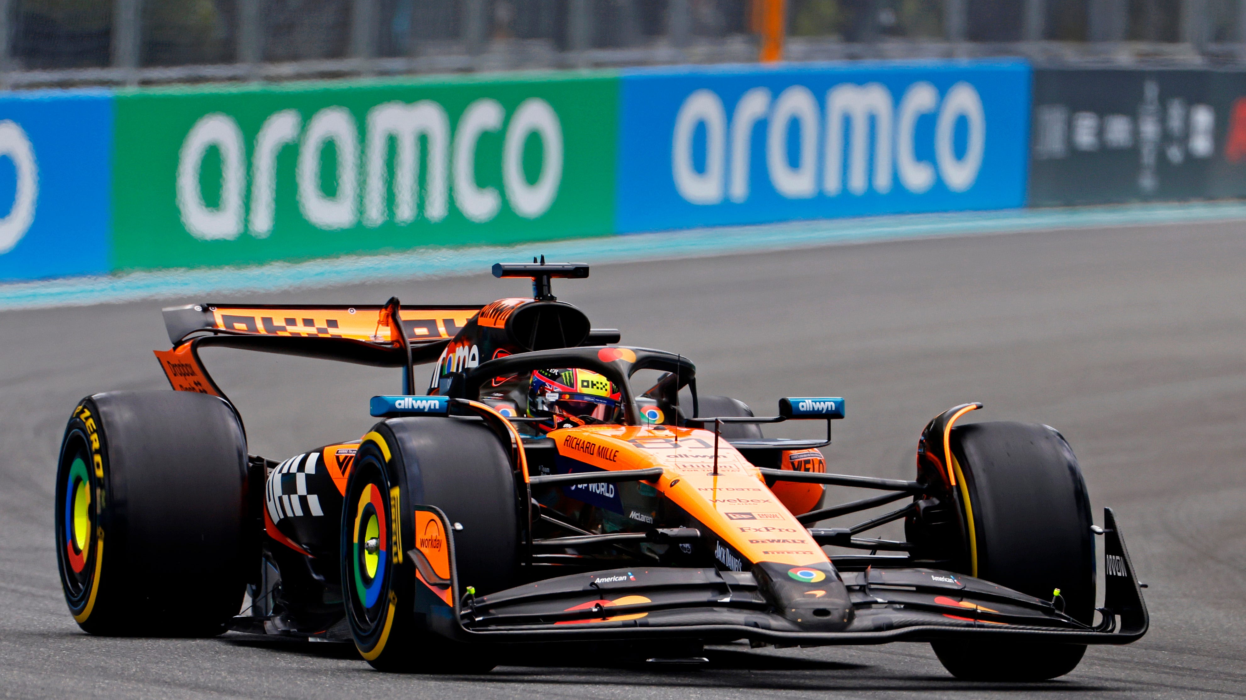 83417560007 f 1 car mclaren