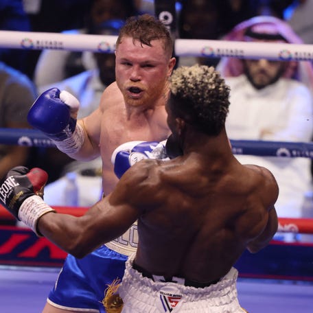 Canelo Alvarez fights William Scull during their super middleweight boxing match.