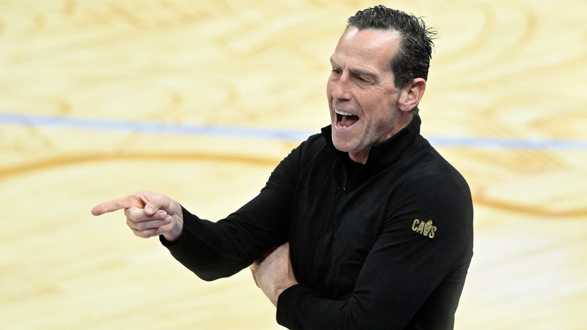 Kenny Atkinson of Cleveland Cavaliers wins NBA Coach of the Year award