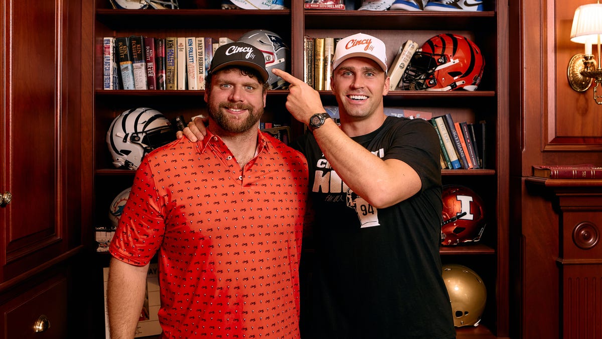Ted Karras und Sam Hubbard tun sich für einen von Hubbard inspirierten ...