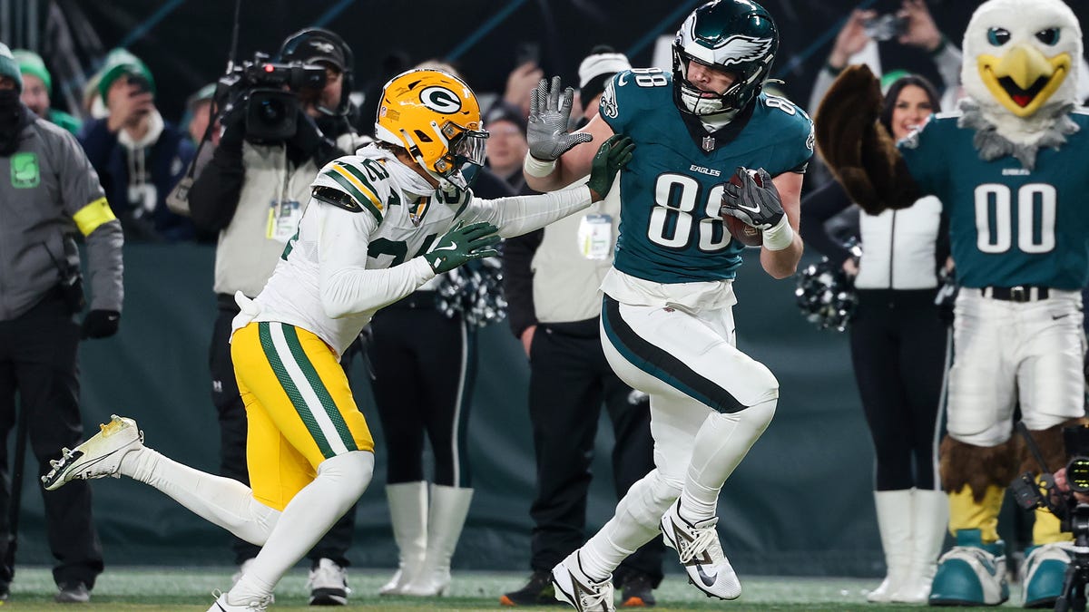 Dallas Goedert, Eagles rework contract to keep South Dakota native in Philadelphia Dallas Goedert, Eagles rework contract to keep South Dakota native in Philadelphia
