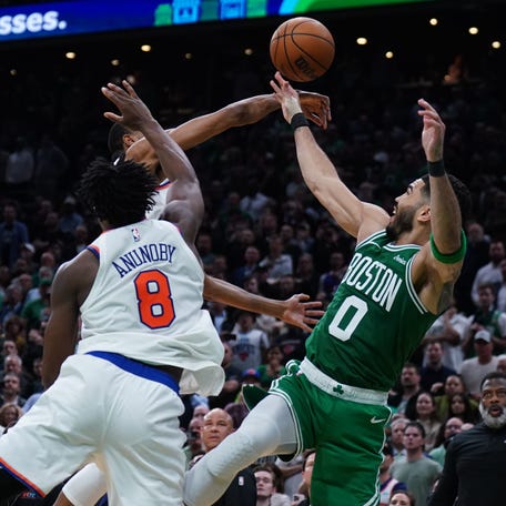 New York Knicks forward Mikal Bridges (25) stopped Boston Celtics forward Jayson Tatum (0) on the final play of Game 2.