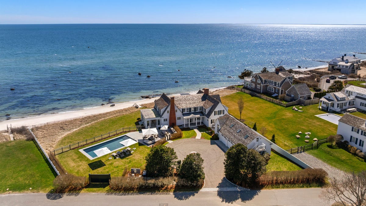 Spend 'august' at Taylor Swift's now-available former Cape Cod mansion: ...