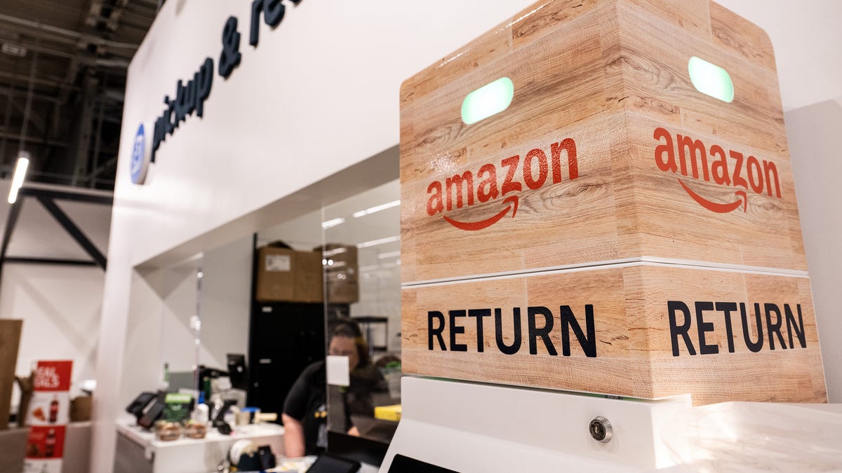 A pickup and return counter at an Amazon Fresh grocery store in Schaumburg, Illinois, US, on Monday, July 24, 2023. Amazon.com Inc. is launching the biggest overhaul of its grocery business since it acquired Whole Foods Market six years agorevamping stores, testing new highly automated warehouses and, for the first time, offering fresh-food delivery to customers who aren't Prime subscribers.