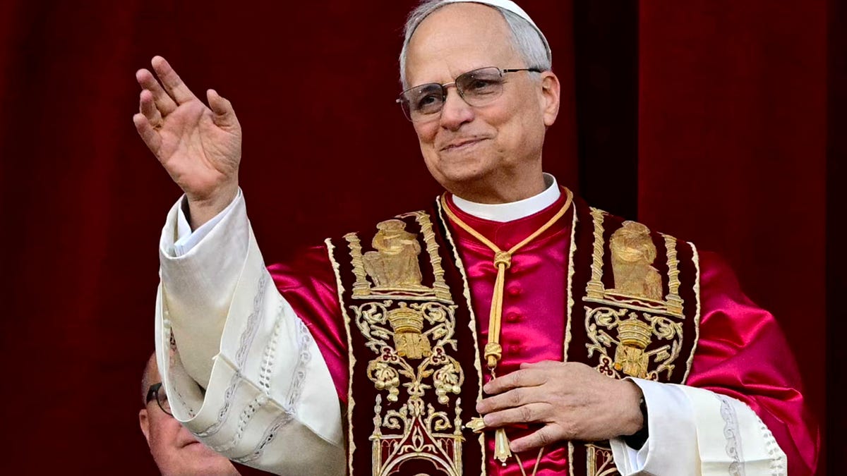 Is Pope Leo XIV a Cubs or White Sox fan? Brother reveals the favorite ...