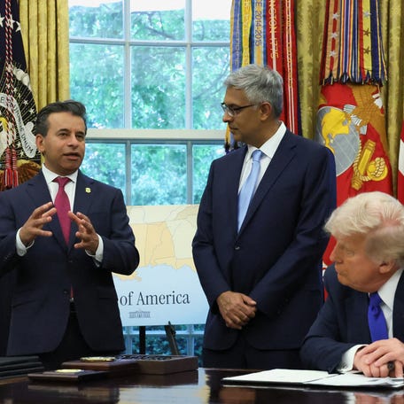 U.S. Food and Drug Administration (FDA) Commissioner Marty Makary speaks as U.S. President Donald Trump signs executive orders and proclamations in the Oval Office at the White House, in Washington, D.C., U.S., May 5, 2025. REUTERS/Leah Millis