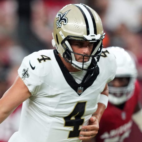 Aug 10, 2024; Glendale, Arizona, USA; New Orleans Saints quarterback Derek Carr (4) hands the ball to New Orleans Saints running back Alvin Kamara (41) during the first half against the Arizona Cardinals at State Farm Stadium. Mandatory Credit: Joe Camporeale-USA TODAY Sports