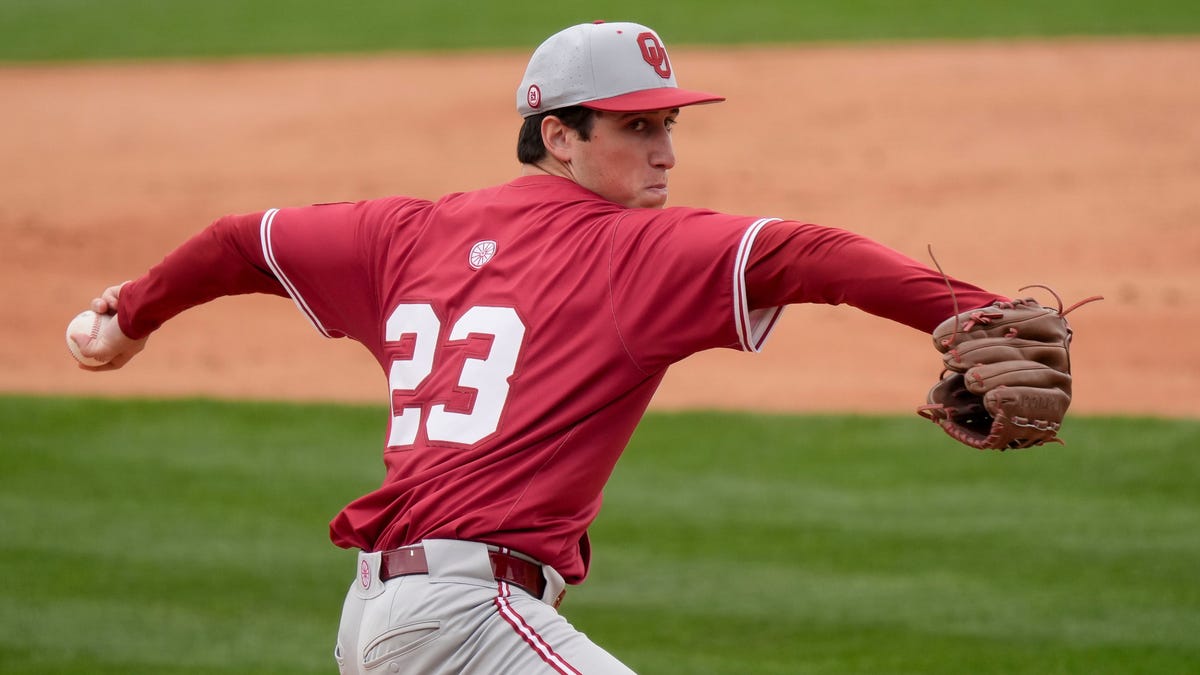 Kentucky takes Game 2, series against Oklahoma Kentucky takes Game 2, series against Oklahoma