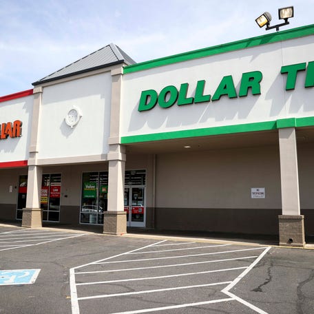 Family Dollar and Dollar Tree in Salem, Oregon that went out of business in April 2025.