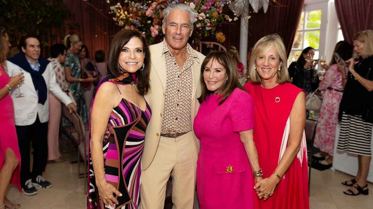 Tabletop design event benefits the Breast Cancer Research Foundation Tabletop design event benefits the Breast Cancer Research Foundation