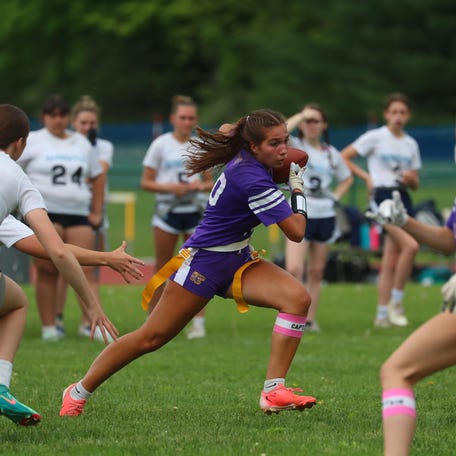 Rhinebeck's Amanda O'Han eludes a group of Saugerties defenders during a May 14, 2025 flag football game.