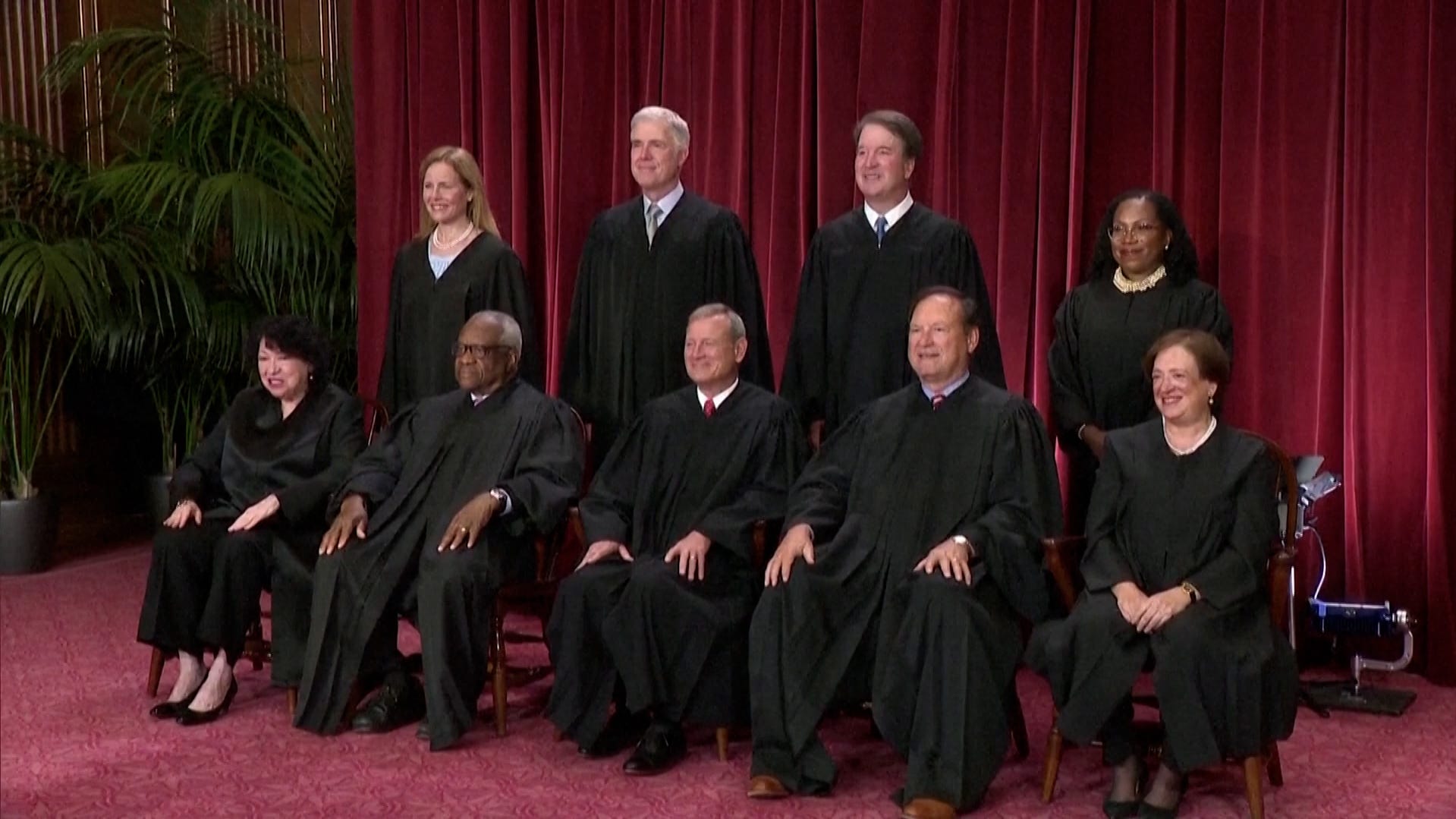 SCOTUS hears arguments on judges' ban of President Trump's birthright citizen EO