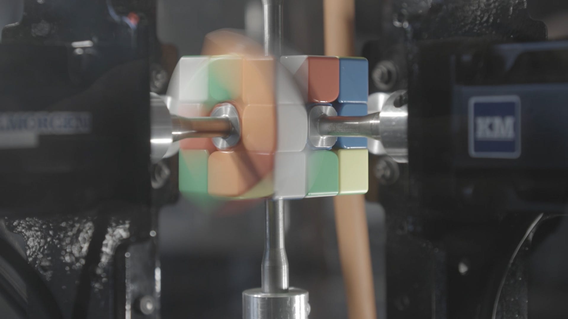 High-speed robot breaks world record solving a puzzle cube