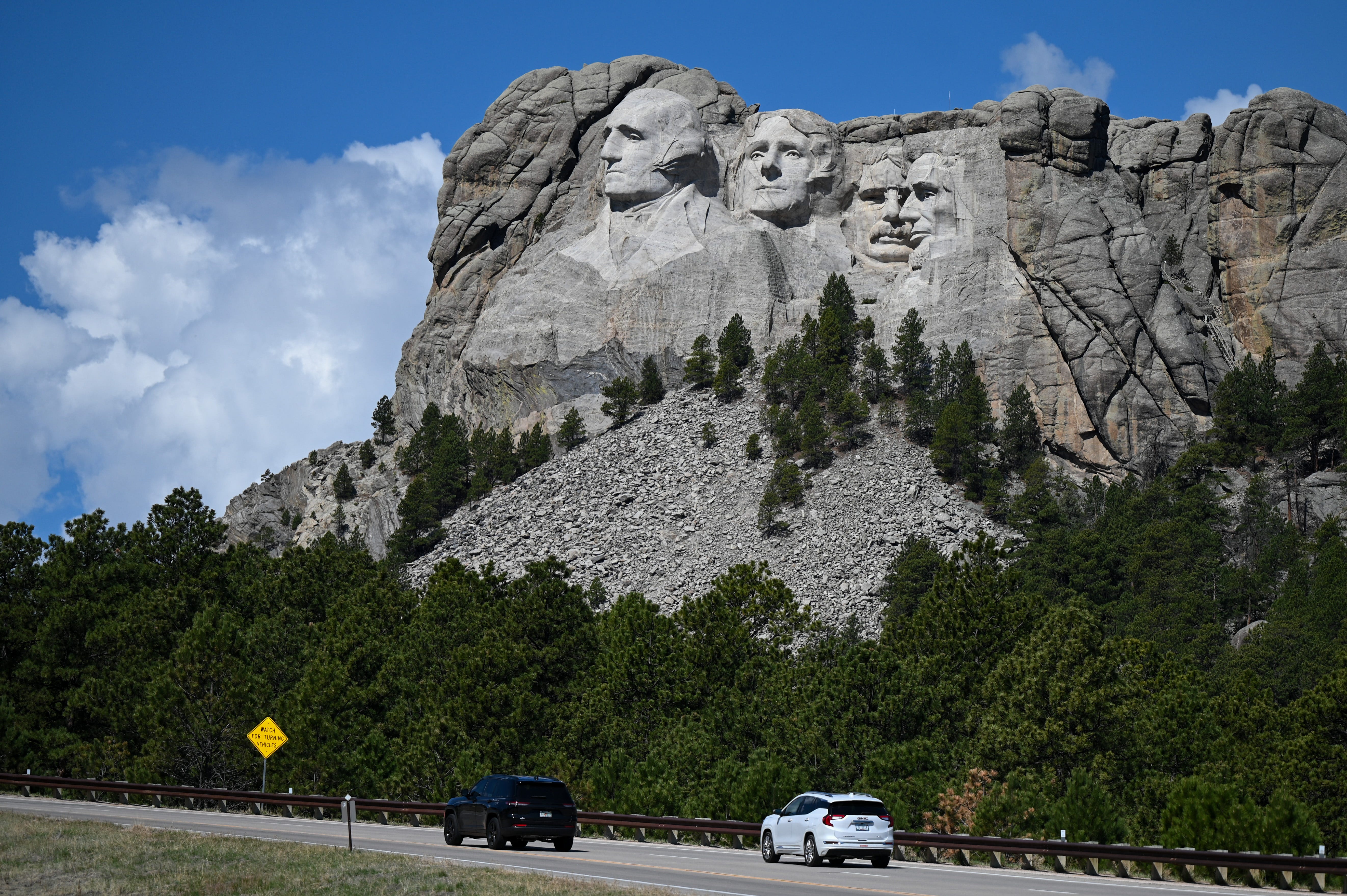 https://www.gannett-cdn.com/authoring/authoring-images/2025/05/16/USAT/83666287007-5-cars-to-mt-rushmore.JPG?auto=webp&crop=5286,2975,x0,y271&format=pjpg&width=1200