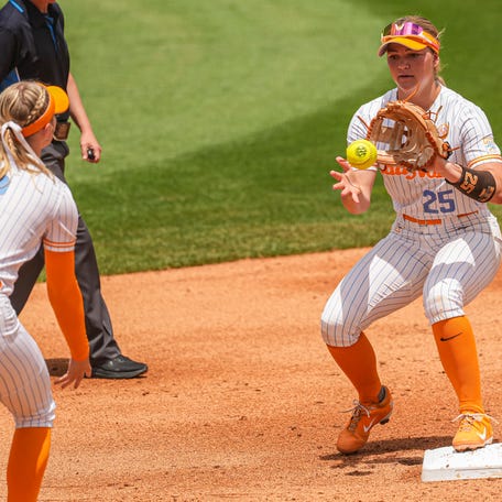 May 8, 2025; Athens, GA, USA; Tennessee infielder Ella Dodge (25) takes a toss from infielder Laura Mealer (2) to record an out against Arkansas at Jack Turner Stadium. Mandatory Credit: Dale Zanine-Imagn Images