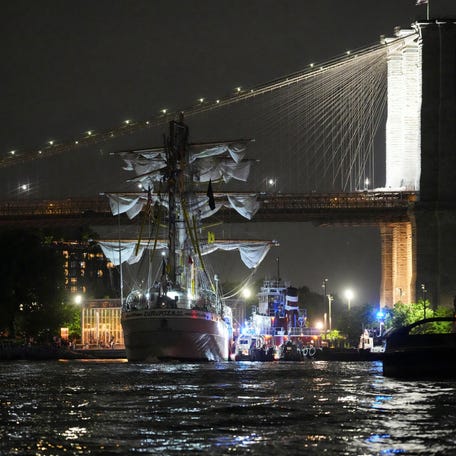 A Mexican Navy training ship is seen damaged after it ran into the Brooklyn Bridge in New York City, U.S., May 17, 2025. REUTERS/Bjorn Kils/New York Media Boat
